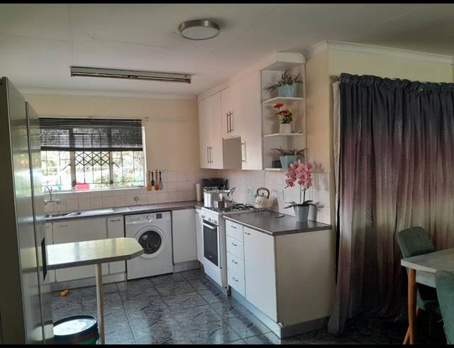 3 BEDROOM HOUSE FOR SALE IN THE ORCHARDS